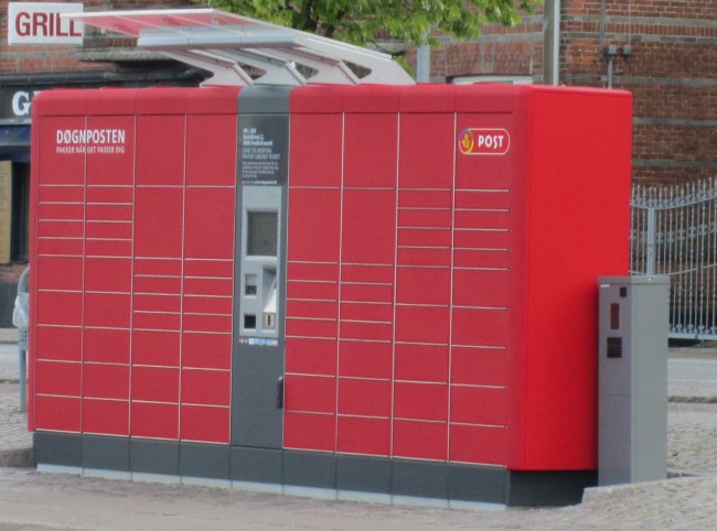 Døgnposten-automat ved Frederikssund st., 13/8-2013. Foto: ©René Thaulov Nielsen