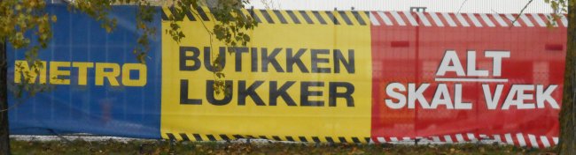 Banner ved Metro Glostrup, 26/10-2014. Tilsvarende bannere findes ved Metro Sluseholmen. Foto: ©René Thaulov Nielsen