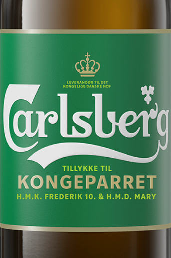 Carlsberg ønsker kongeparret tillykke med specielle etiketter på Grøn Tuborg og Carlsberg Pilsner.
<center><img loading=